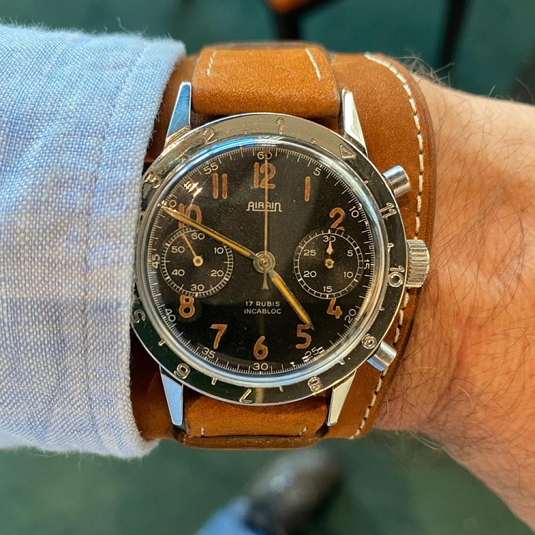 Montre sales airain vintage