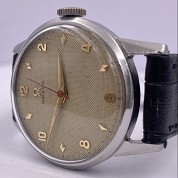 omega vintage 1952 diamond shape indexes mechanichal honeycomb dial cal 283 ref 2496 10 4